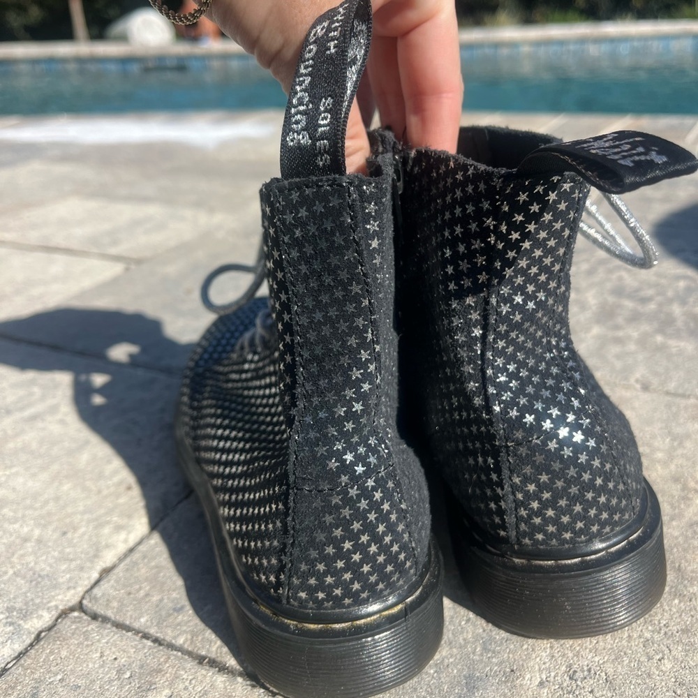 Dr. Martens Black Star Pattern Kids Combat Boots size 3 - Picture 12 of 14